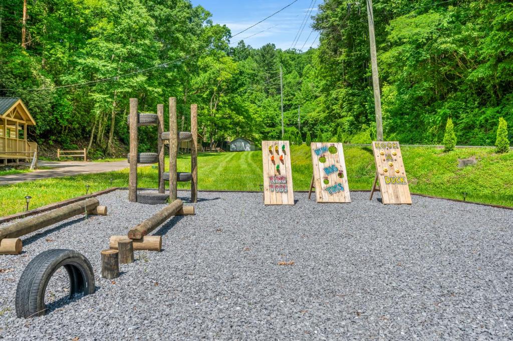 The play area: a tyre climbing frame, balance logs and toss-game boards · © Camp Moonshine Retreat