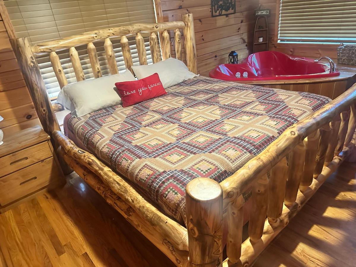 The log king bed, with the spa tub just off the foot of it · © Beary Tale
