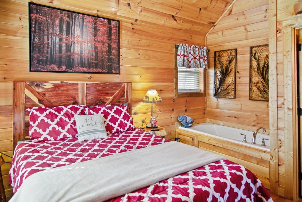 The bedroom, with a soaking tub set into the corner · © Cabin In The Smokeys