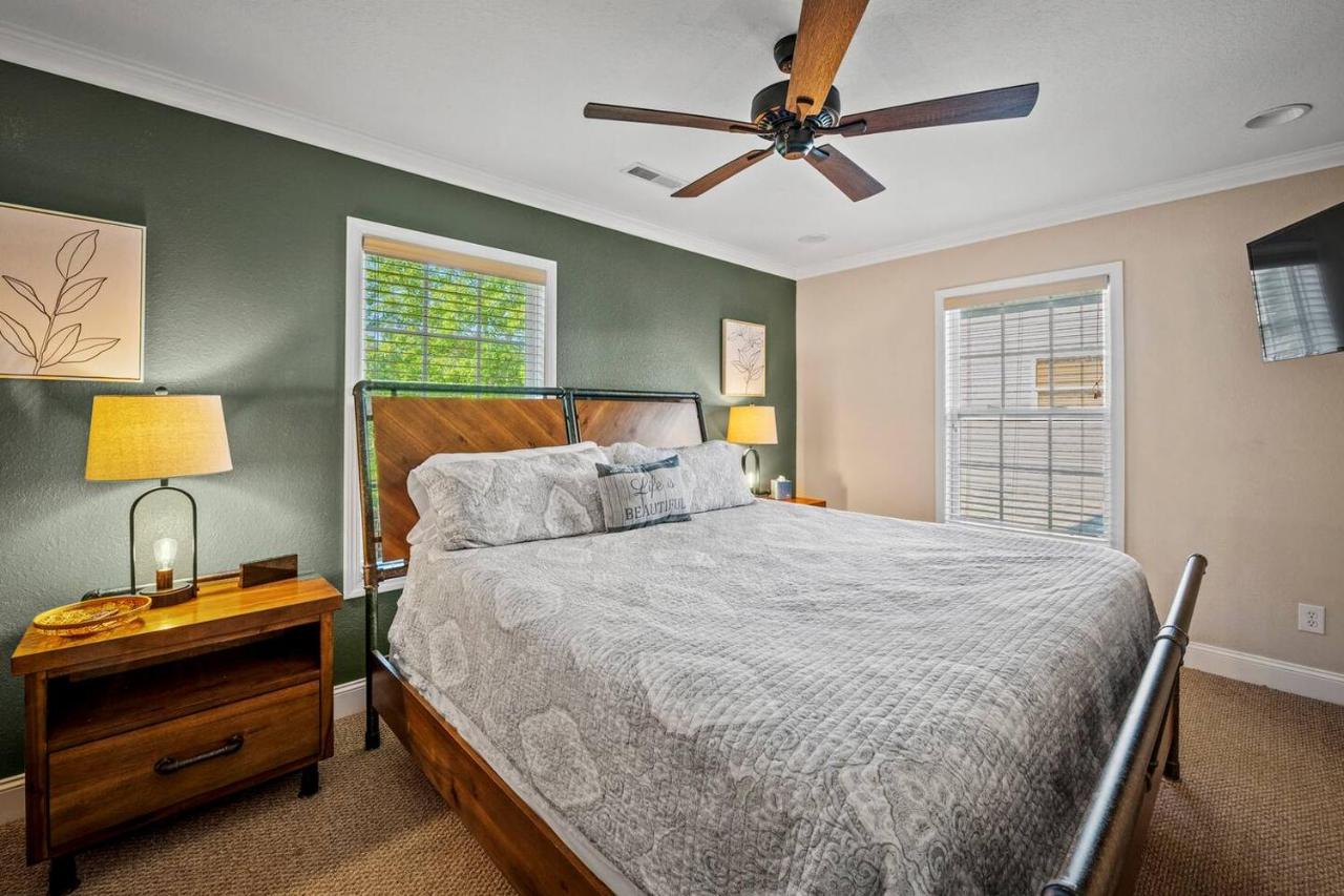A king bedroom with a green accent wall and its own private bath · © Creekside Cottage