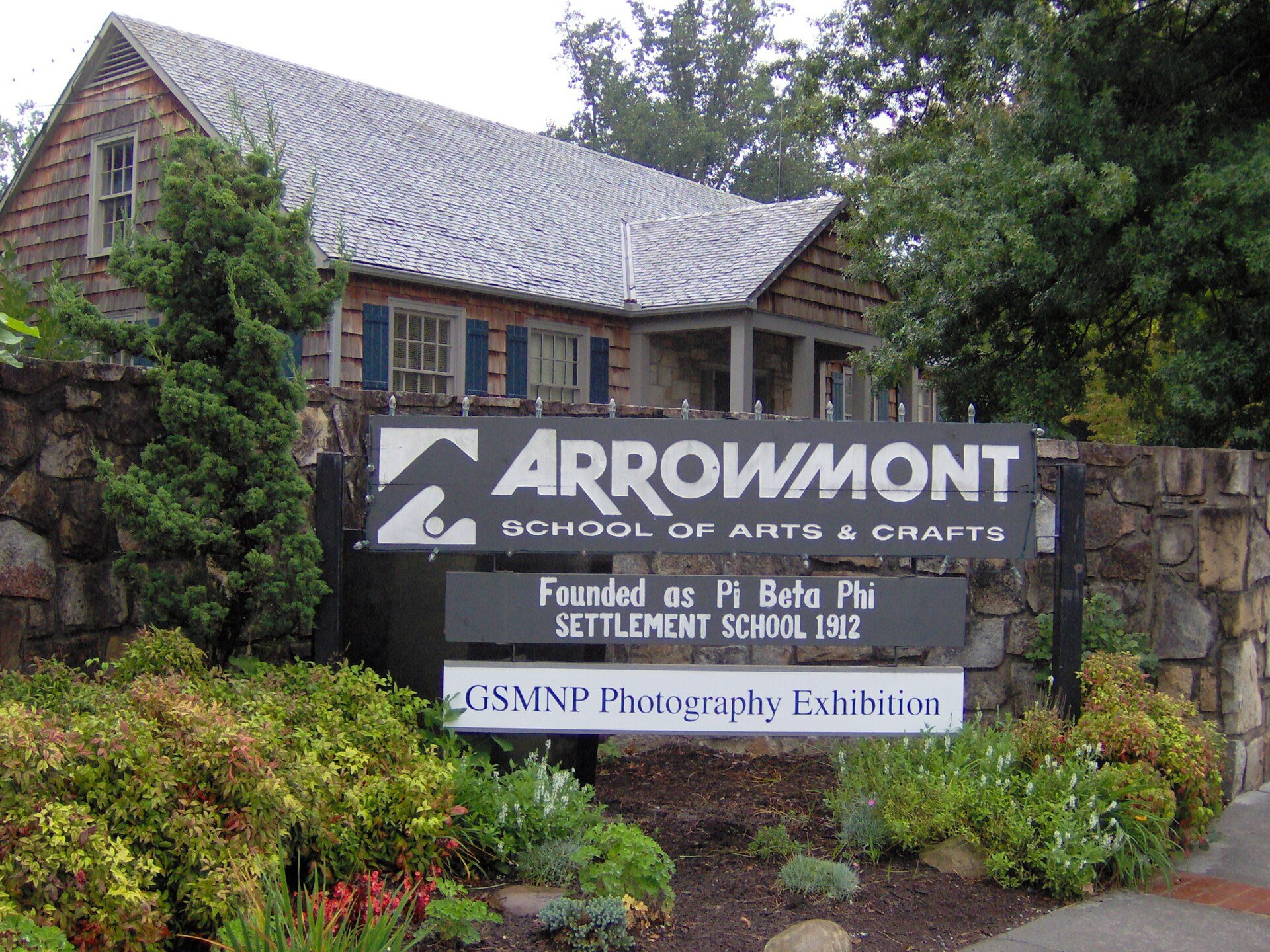 Arrowmont's Parkway entrance and sign, photographed in 2009