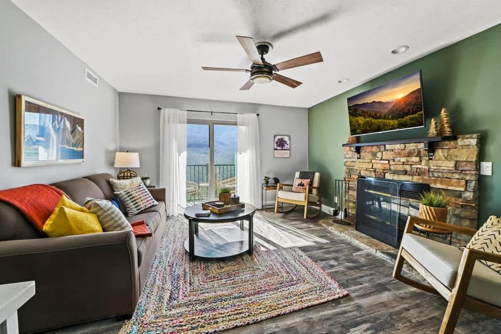 The living room, stone fireplace and balcony doors · © Hesed Mountain Haven