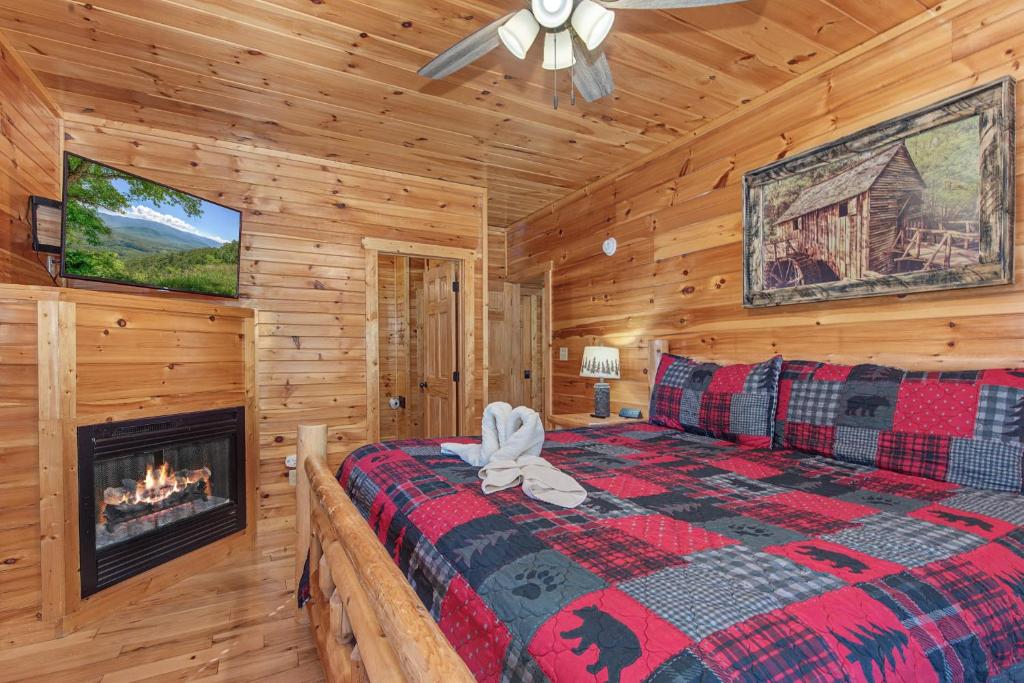 A log-frame bedroom with its own fireplace and TV · © I Love View Too