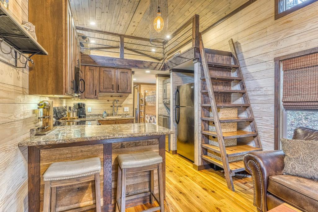 The granite breakfast bar and the ladder stair to the loft · © Mill Creek Tiny House