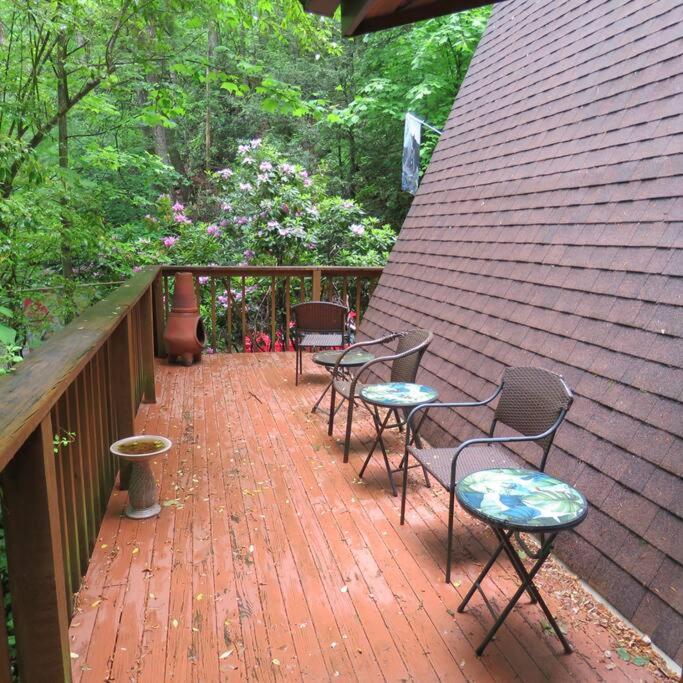 The side deck along the roofline, rhododendrons in bloom · © Mountain Springs Chalet
