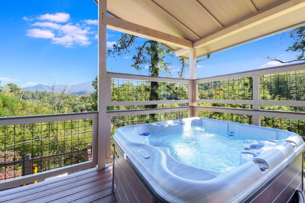 The private hot tub under the roof at the end of the deck · © New Luxury Lodge