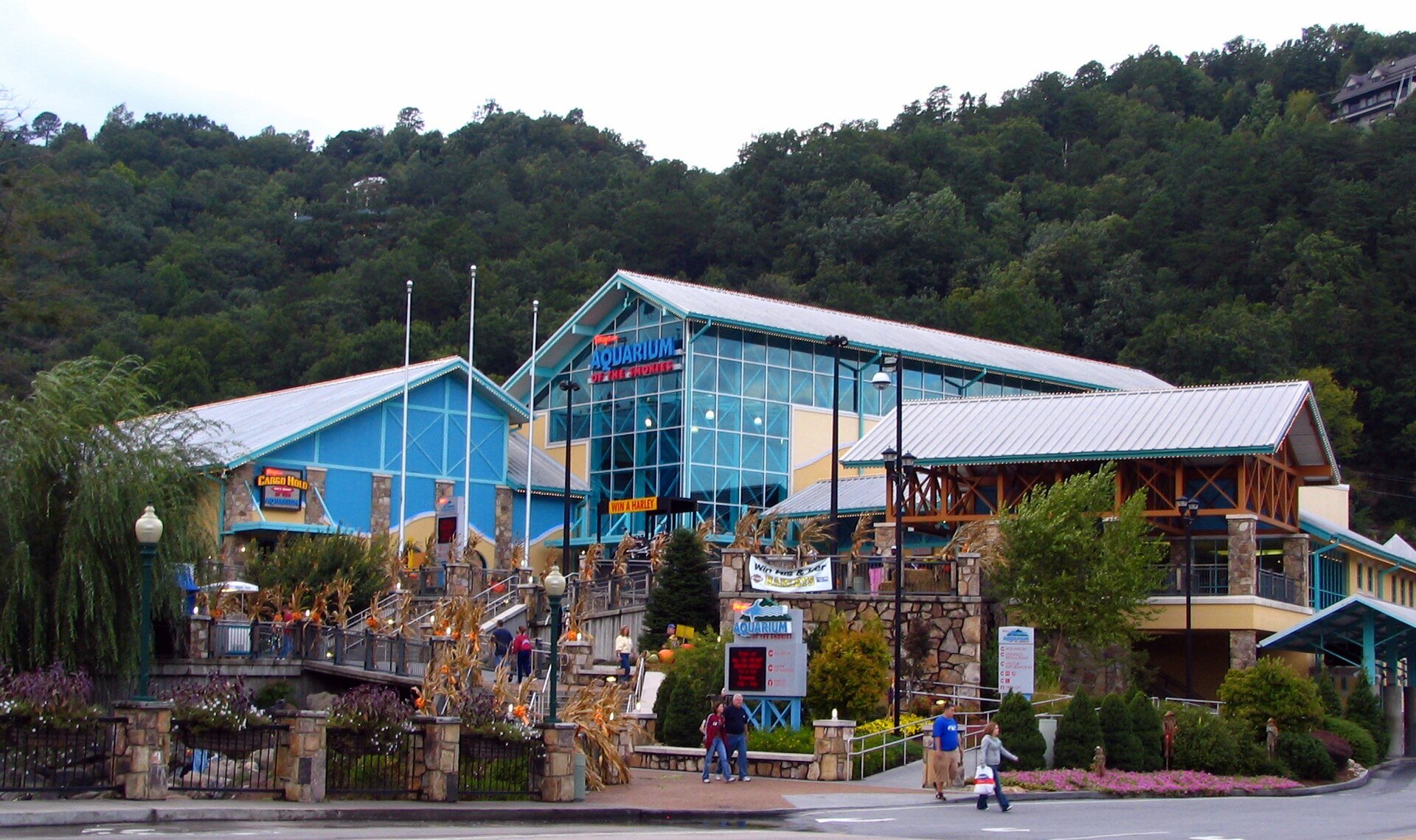 The aquarium's glass entrance hall below the wooded ridge, photographed in 2006