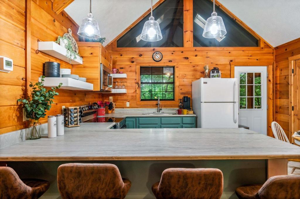 Breakfast bar stools facing the kitchen and forest windows · © Serene Escape