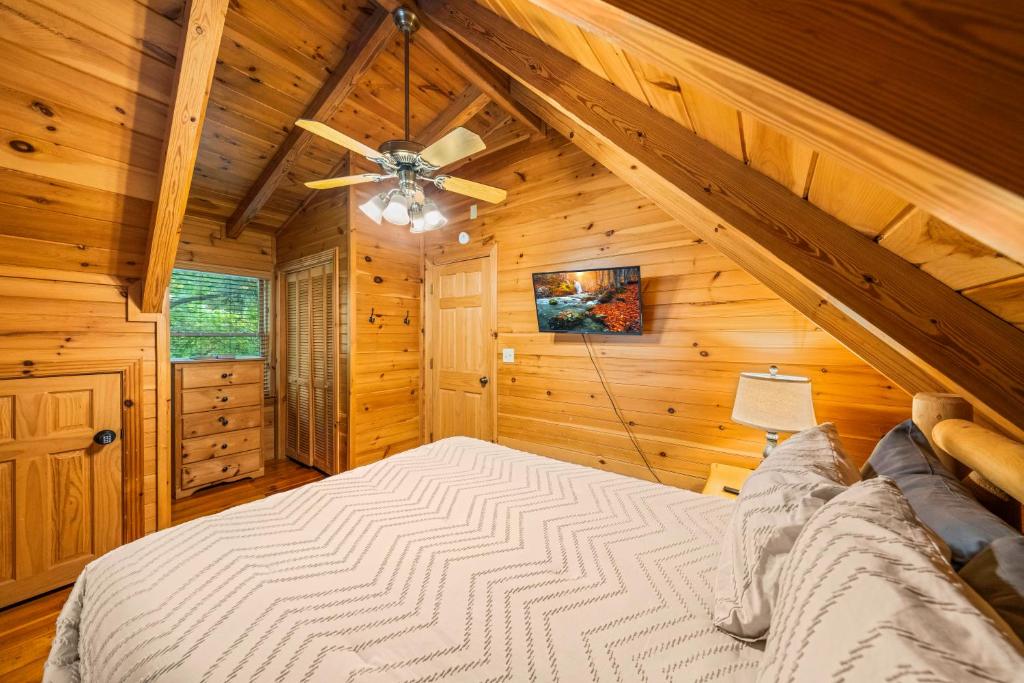A bedroom under the sloping pine ceiling · © The Alpenhaus