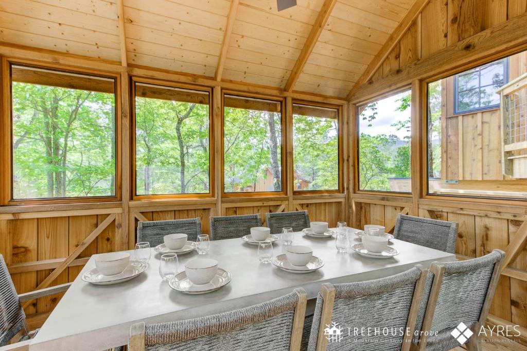 The screened dining pavilion set for a crowd · © The Mulberry at Treehouse Grove