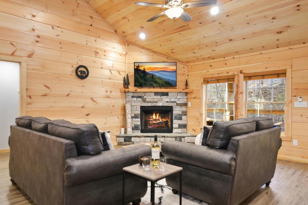 The pine-clad living room around the stone gas fireplace · © Tsaliwood Cabin